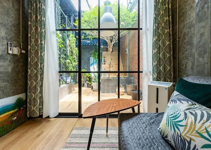 Hidden Oasis Bed & Breakfast *